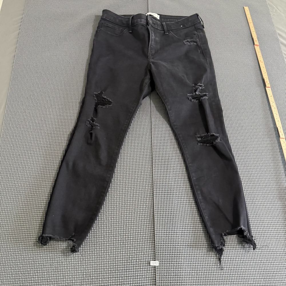 Abercrombie & Fitch Super Skinny Ankle Black Jeans 31/12S Short Distressed